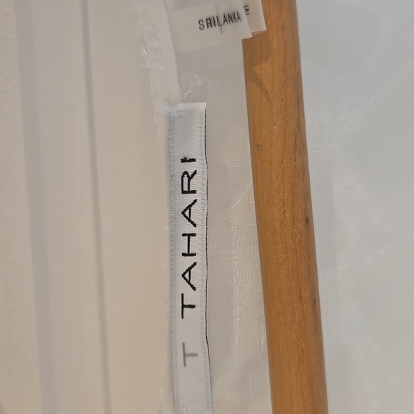 T Tahari White Sleeveless Top - Picture 2 of 10